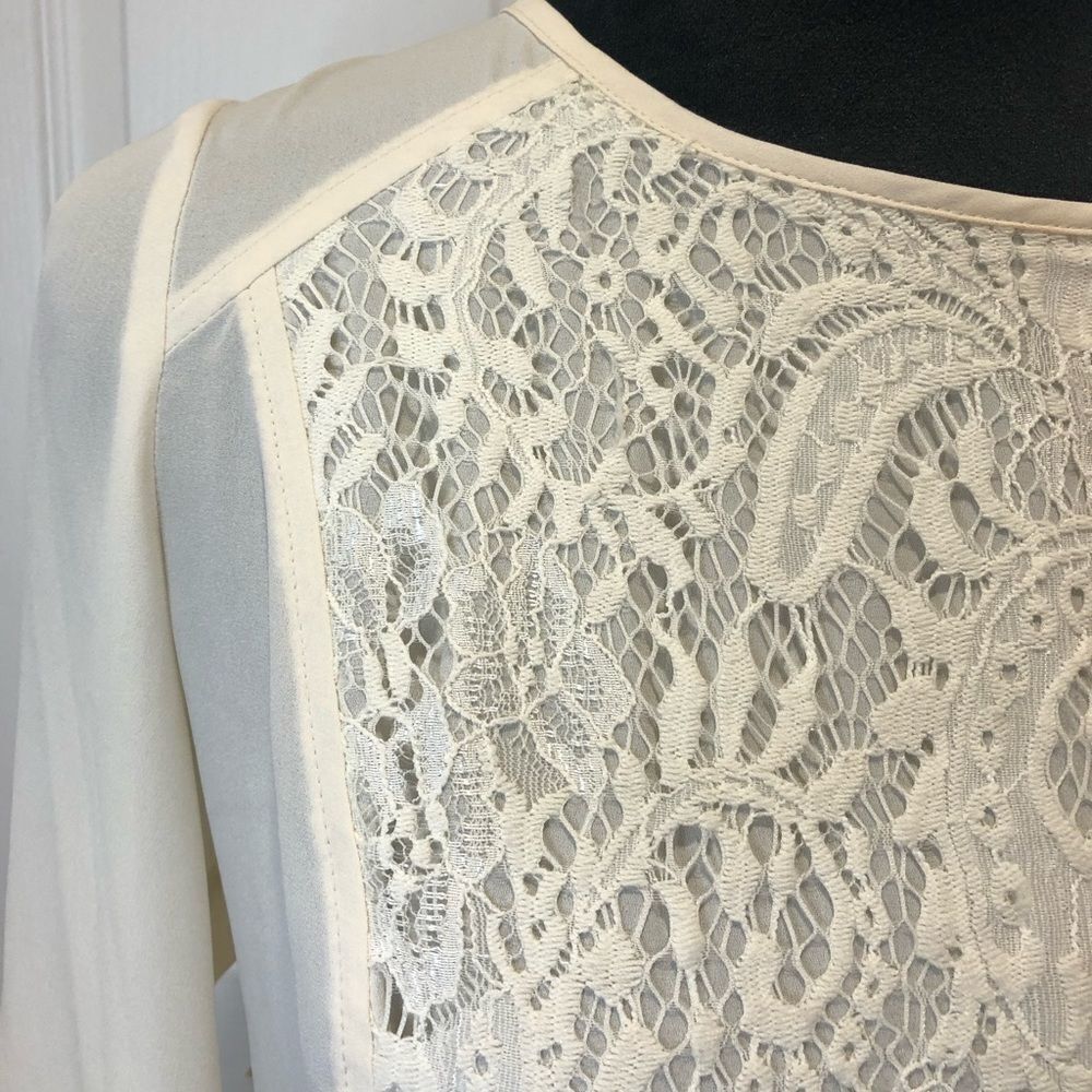 AGB sheer cream lace front hi low long sleeve blouse top, size medium - Picture 6 of 10